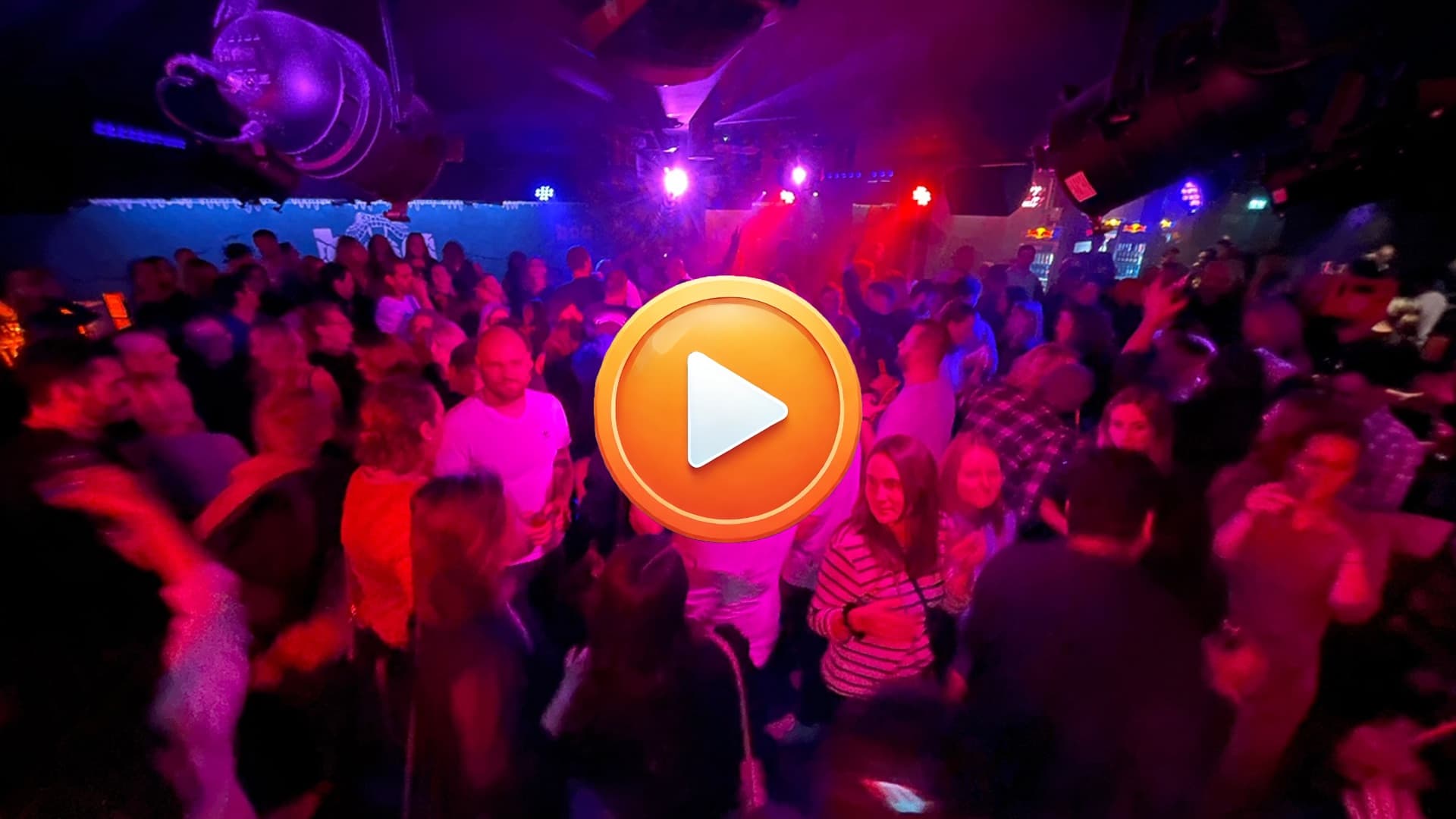 Video-Thumbnail zur 80er Party La Boum in der BOA Stuttgart – Clubszene mit feiernden Menschen und Play-Button in der Mitte. Event von Mrmacs Party Team