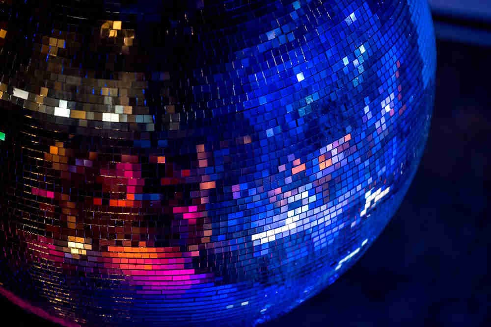 Discokugel als Motiv für einen Abi-Ball